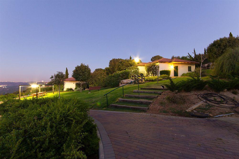 Shoresh Green Hills Family Suites Hotel Exterior foto