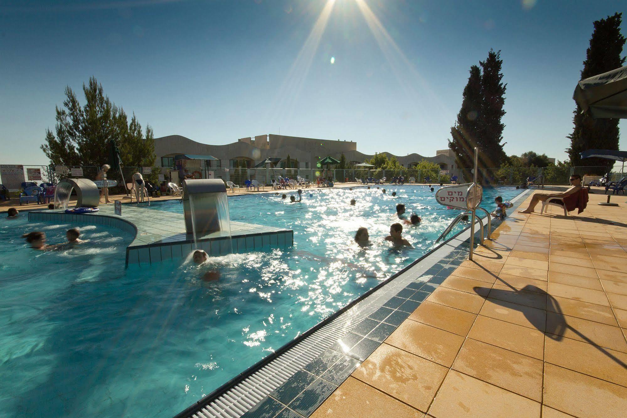 Shoresh Green Hills Family Suites Hotel Exterior foto